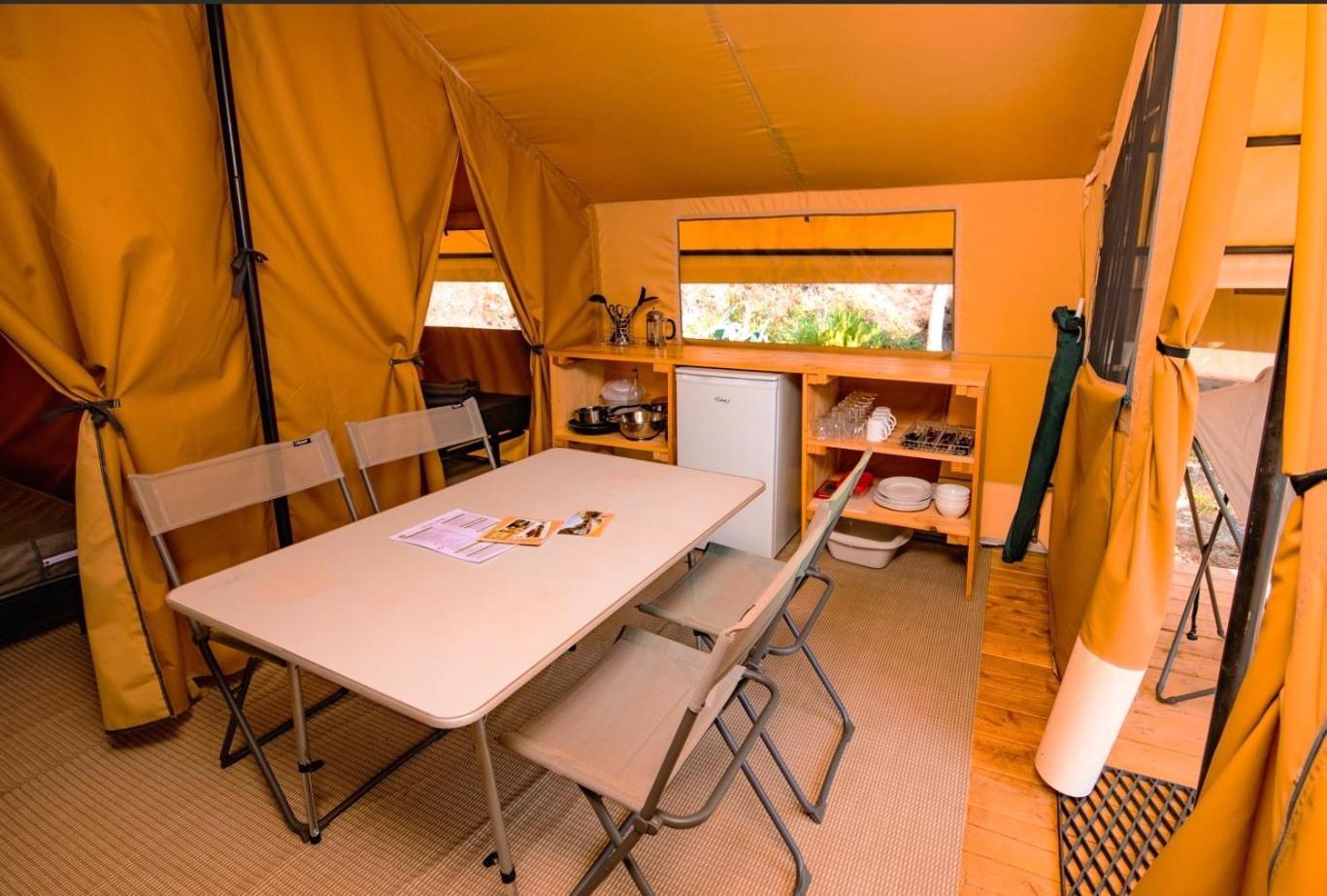 Camping Onlycamp Les Berges De L'Yonne Otel Coulanges-sur-Yonne Dış mekan fotoğraf